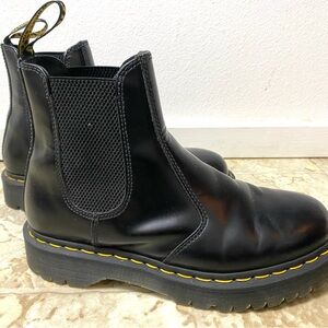 Dr Martens smooth leather Chelsea boots